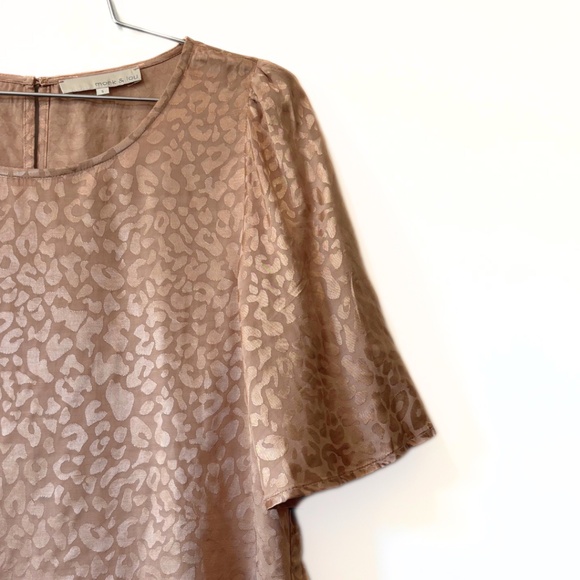 monk & lou Light Mocha Flutter Sleeve Adair Blouse Size S - Picture 3 of 6